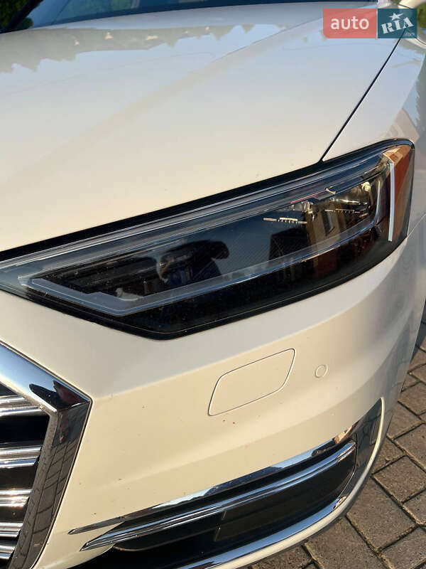 Седан Audi A8 2018 в Львове