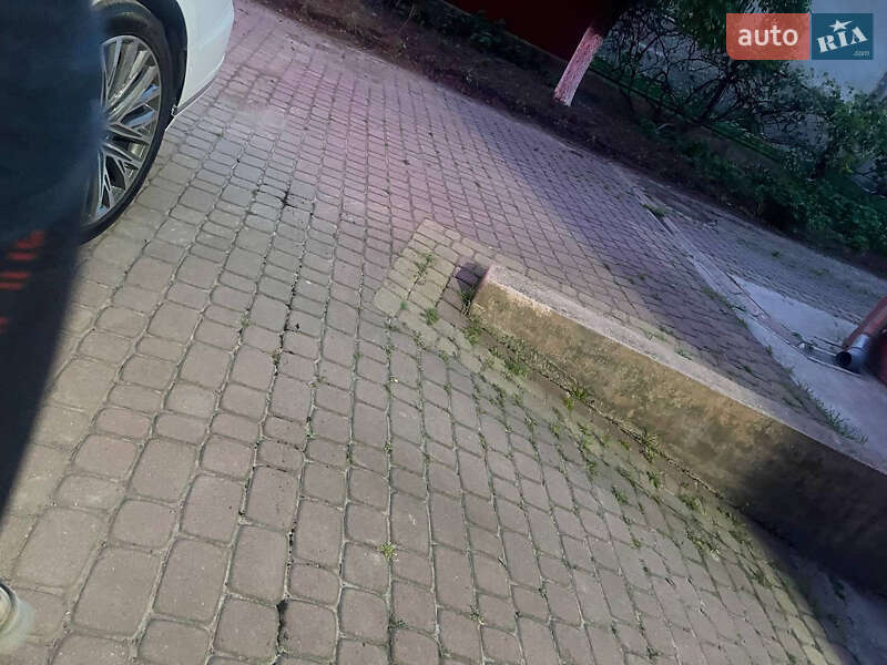 Седан Audi A8 2018 в Львове