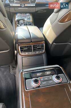 Седан Audi A8 2015 в 