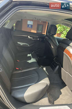 Седан Audi A8 2012 в 