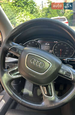Седан Audi A8 2012 в 