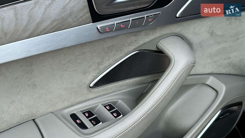 Седан Audi A8 2013 в Запорожье
