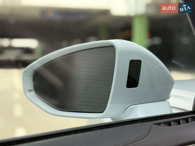 Седан Audi A8 2022 в Києві