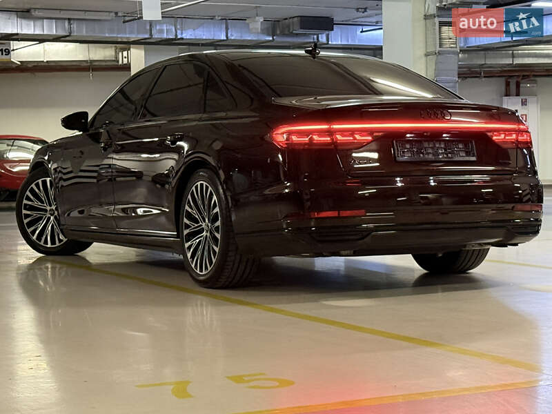 Седан Audi A8 2018 в Києві