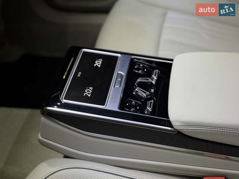 Седан Audi A8 2018 в Києві