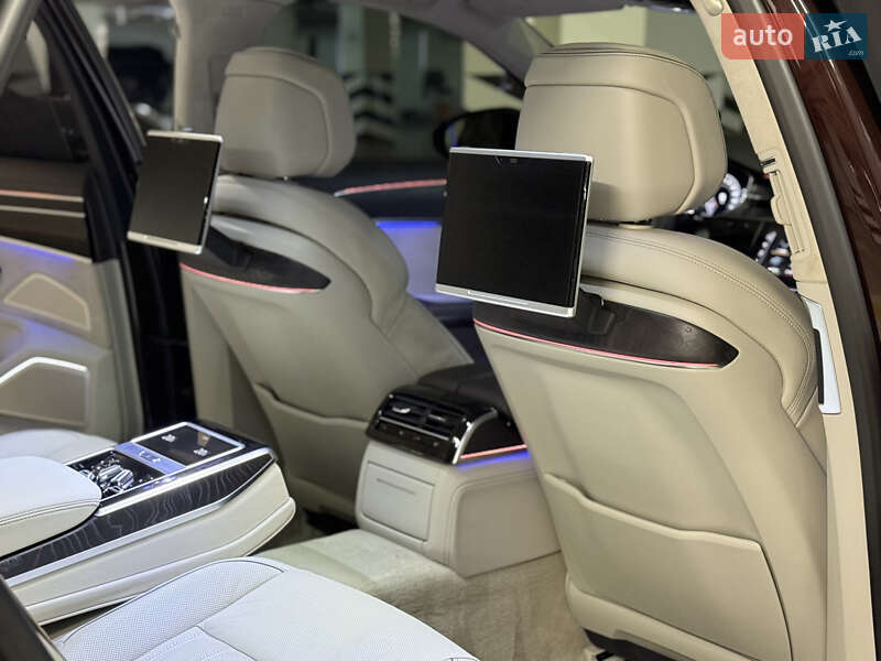Седан Audi A8 2018 в Києві