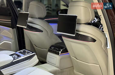 Седан Audi A8 2018 в 