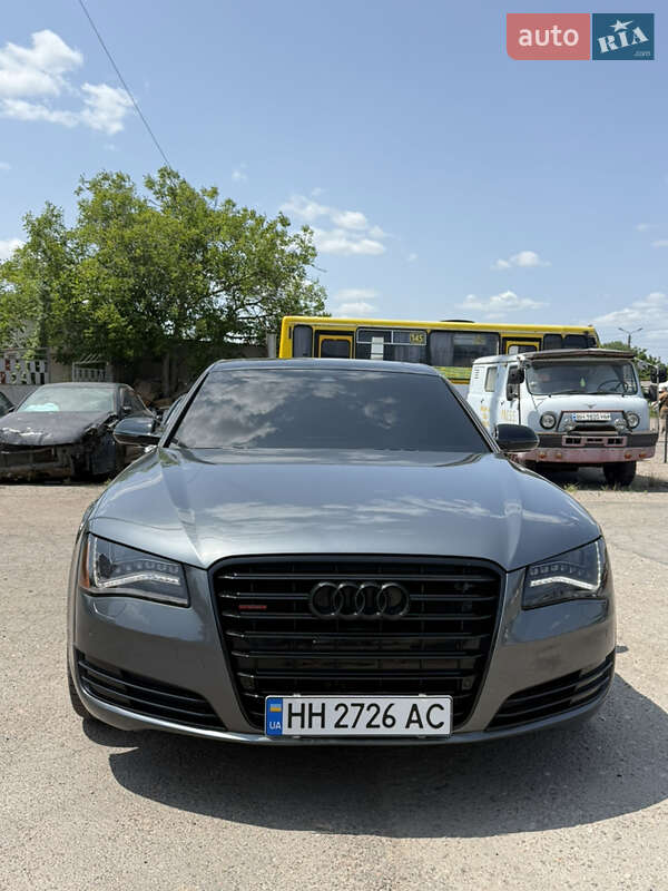 Седан Audi A8 2013 в 