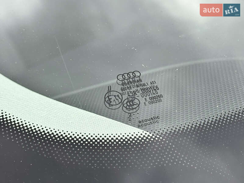 Седан Audi A8 2013 в Киеве