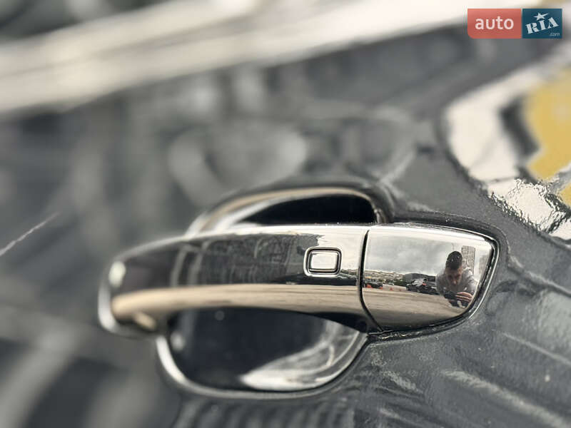 Седан Audi A8 2013 в Киеве