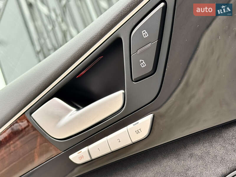Седан Audi A8 2013 в Киеве