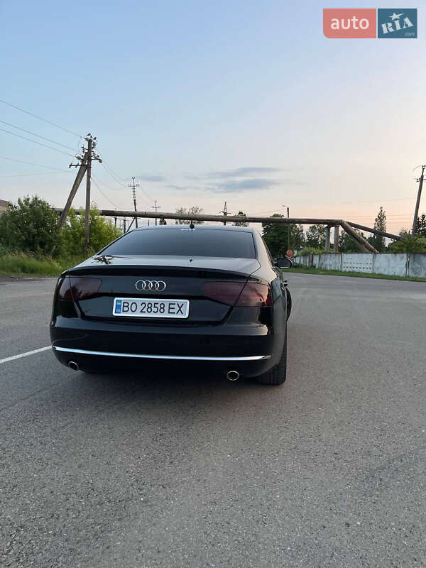 Седан Audi A8 2011 в Ивано-Франковске