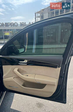 Седан Audi A8 2011 в 