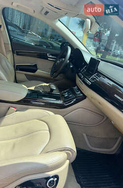 Седан Audi A8 2011 в 