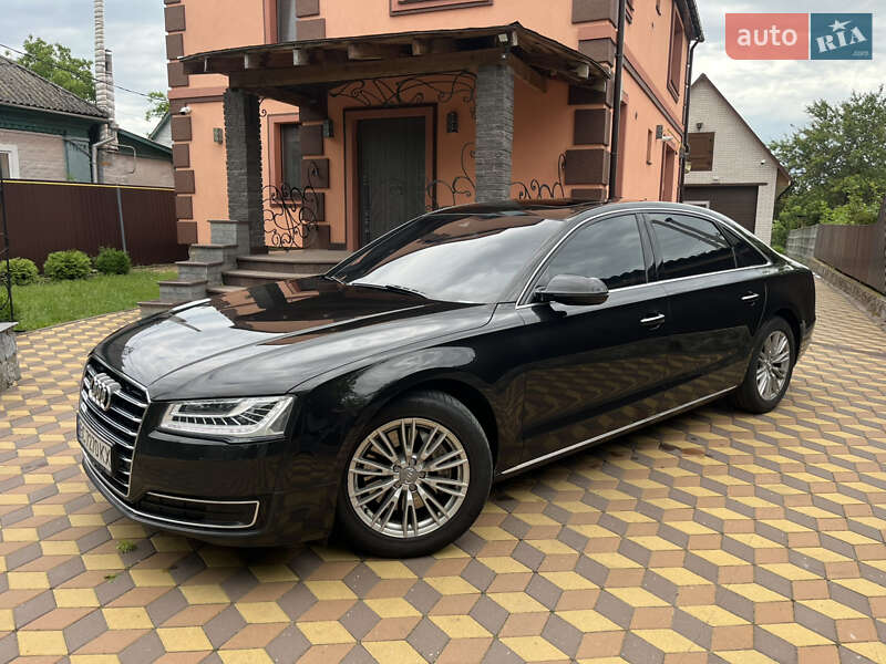 Седан Audi A8 2017 в Гребенке