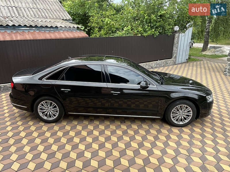 Седан Audi A8 2017 в Гребенке