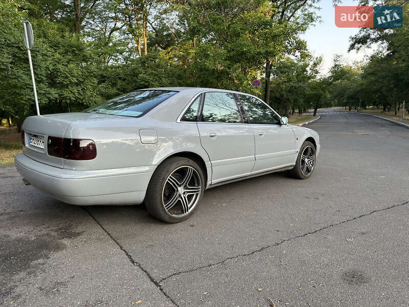 Седан Audi A8 1995 в Одесі