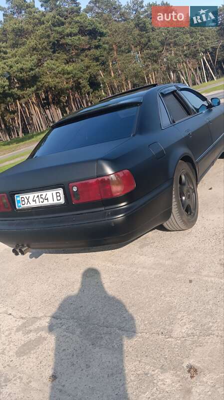 Седан Audi A8 1995 в Славуте