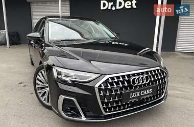 Седан Audi A8 2022 в 