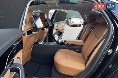 Седан Audi A8 2022 в 