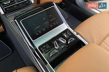 Седан Audi A8 2022 в 