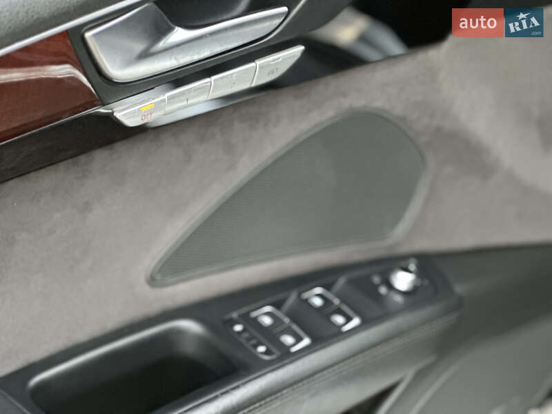 Седан Audi A8 2012 в Камне-Каширском