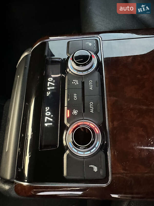 Седан Audi A8 2012 в Камне-Каширском