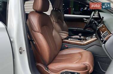 Седан Audi A8 2015 в 
