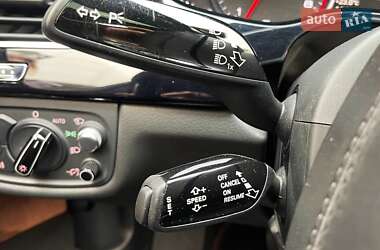 Седан Audi A8 2015 в 