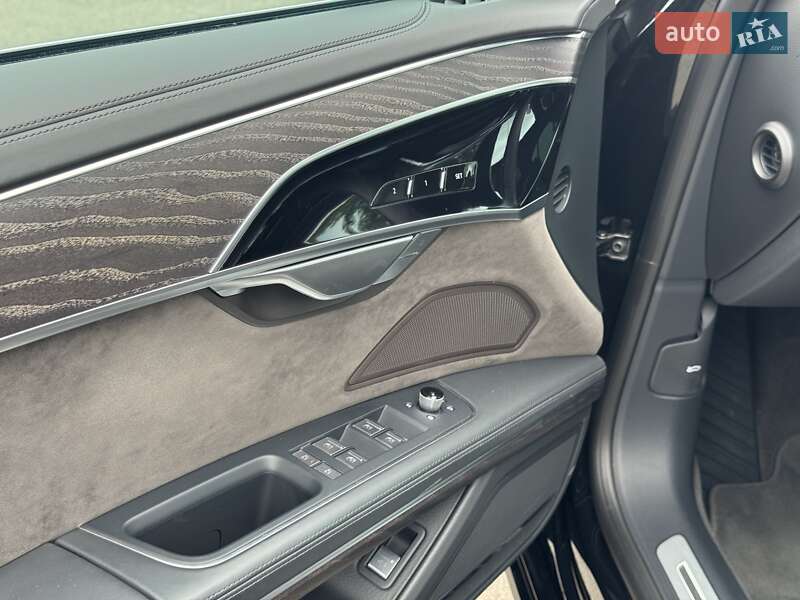 Седан Audi A8 2021 в Киеве