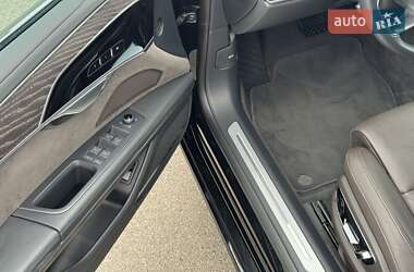 Седан Audi A8 2021 в 