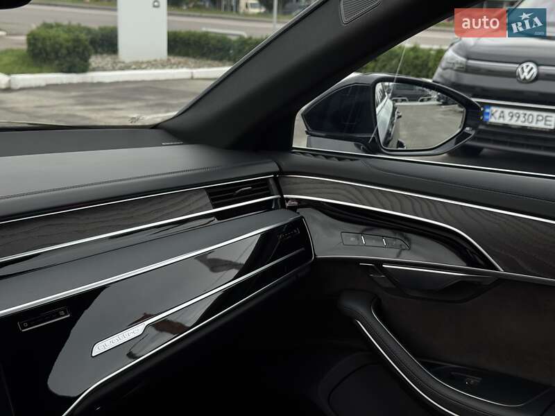 Седан Audi A8 2021 в Киеве
