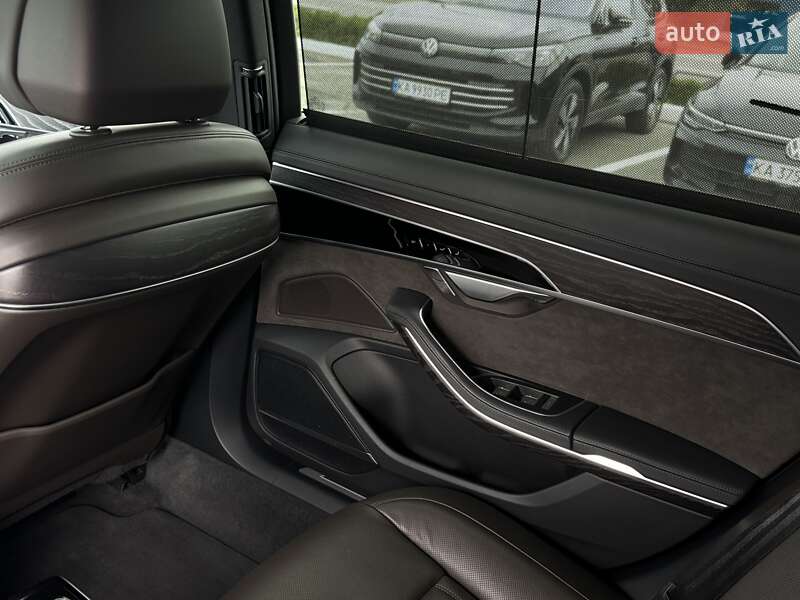 Седан Audi A8 2021 в Киеве