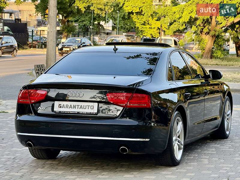 Седан Audi A8 2010 в Одесі