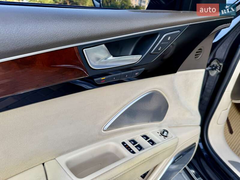 Седан Audi A8 2010 в Одесі