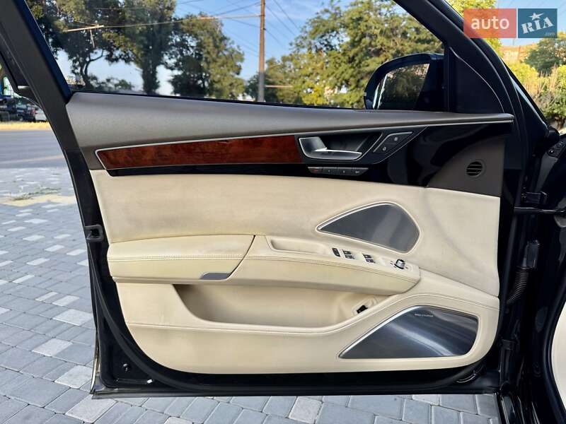 Седан Audi A8 2010 в Одесі