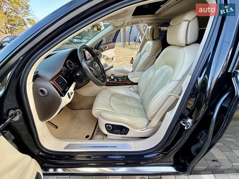 Седан Audi A8 2010 в Одесі