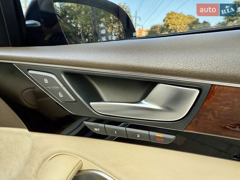 Седан Audi A8 2010 в Одесі