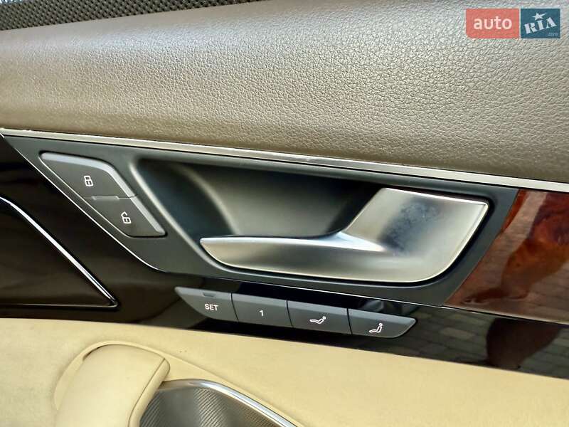 Седан Audi A8 2010 в Одесі