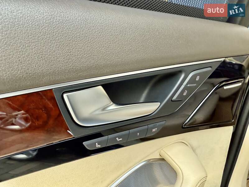 Седан Audi A8 2010 в Одесі