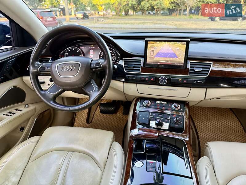 Седан Audi A8 2010 в Одесі