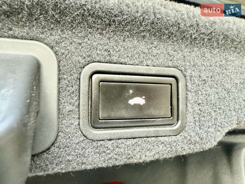 Седан Audi A8 2010 в Одесі