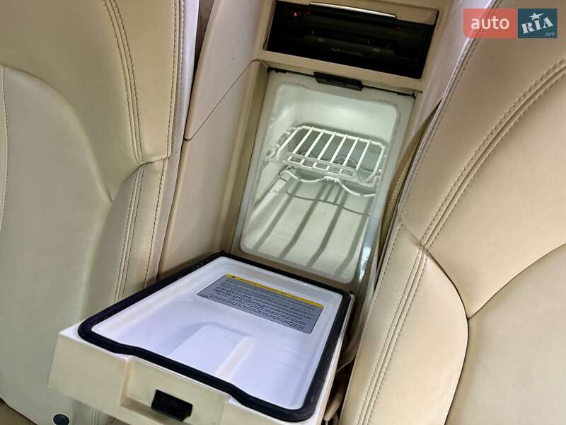 Седан Audi A8 2010 в Одесі