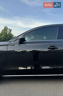 Седан Audi A8 2013 в 