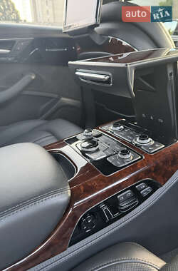 Седан Audi A8 2013 в 