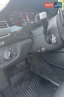 Седан Audi A8 2013 в 