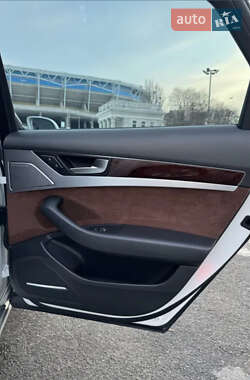 Седан Audi A8 2012 в 