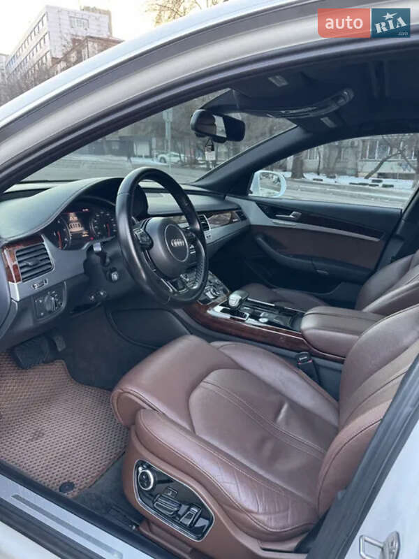Седан Audi A8 2012 в Дніпрі