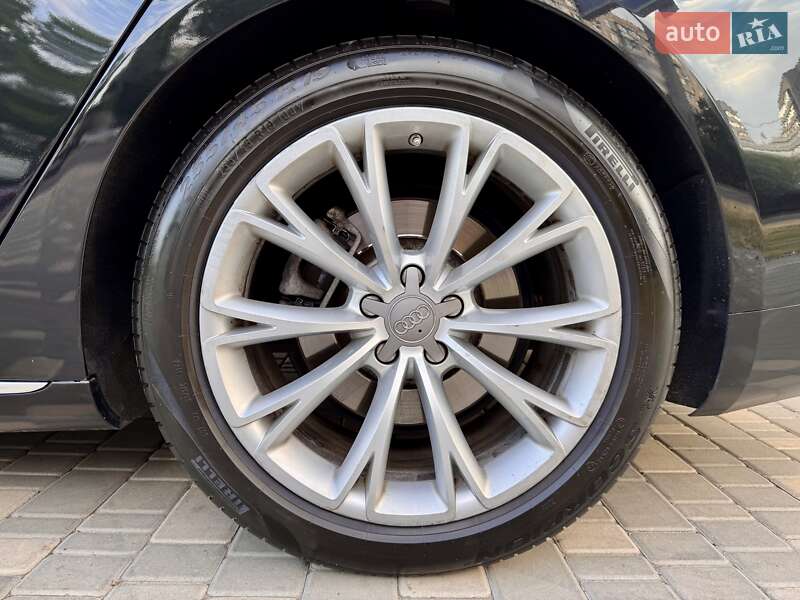 Седан Audi A8 2011 в Одессе