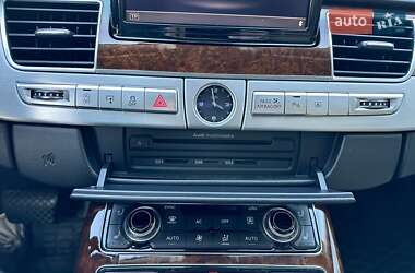 Седан Audi A8 2012 в 